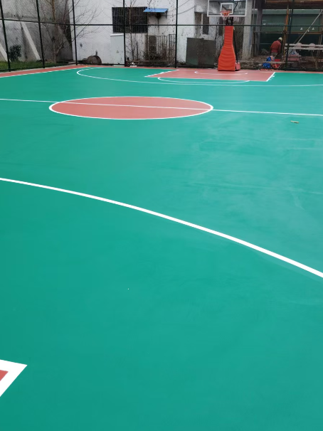 德安 球场长期使用易出现地面开裂